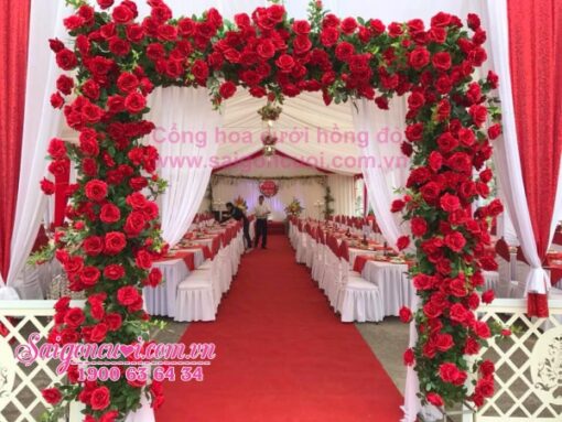 Cổng cưới hoa hồng đỏ đẹp tại Sài Gòn