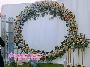 Trang trí backdrop chụp hình cưới hoa tươi