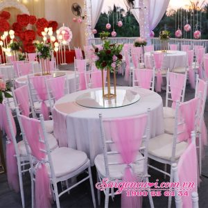 Bàn ghế tiffany tone màu hồng cho đám cưới