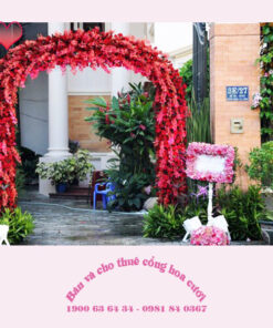 cổng hoa cưới màu đỏ